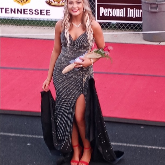 2 Sheri Hill dresses 500.00 a peice an the short one is 50.00 all size 4/6 - Picture 5 of 9